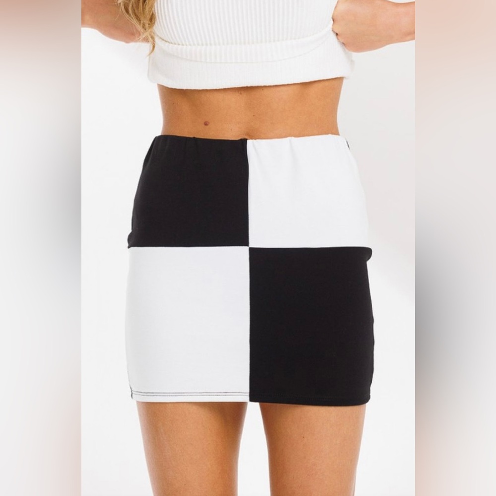 Black and White Checkered Skirt - Picture 4 of 7